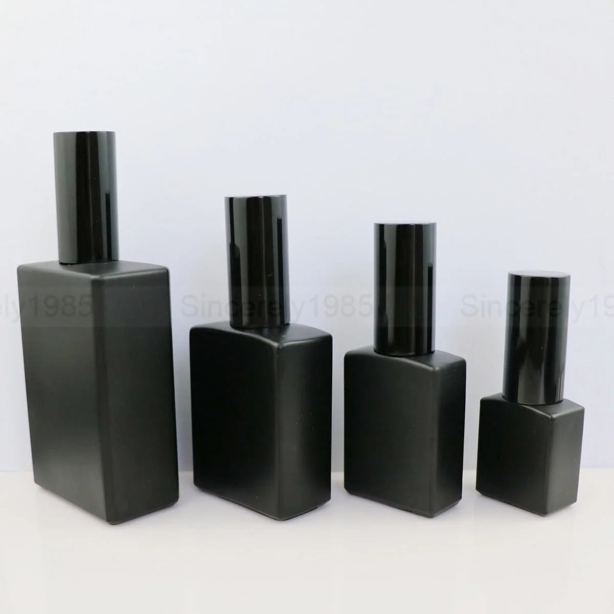 1X 3X Glass Perfume Spray Bottle 15ml 30ml 50ml 100ml Essential Oils Perfume Clear Frosted Black Bottle Atomizer Refillable Flat
