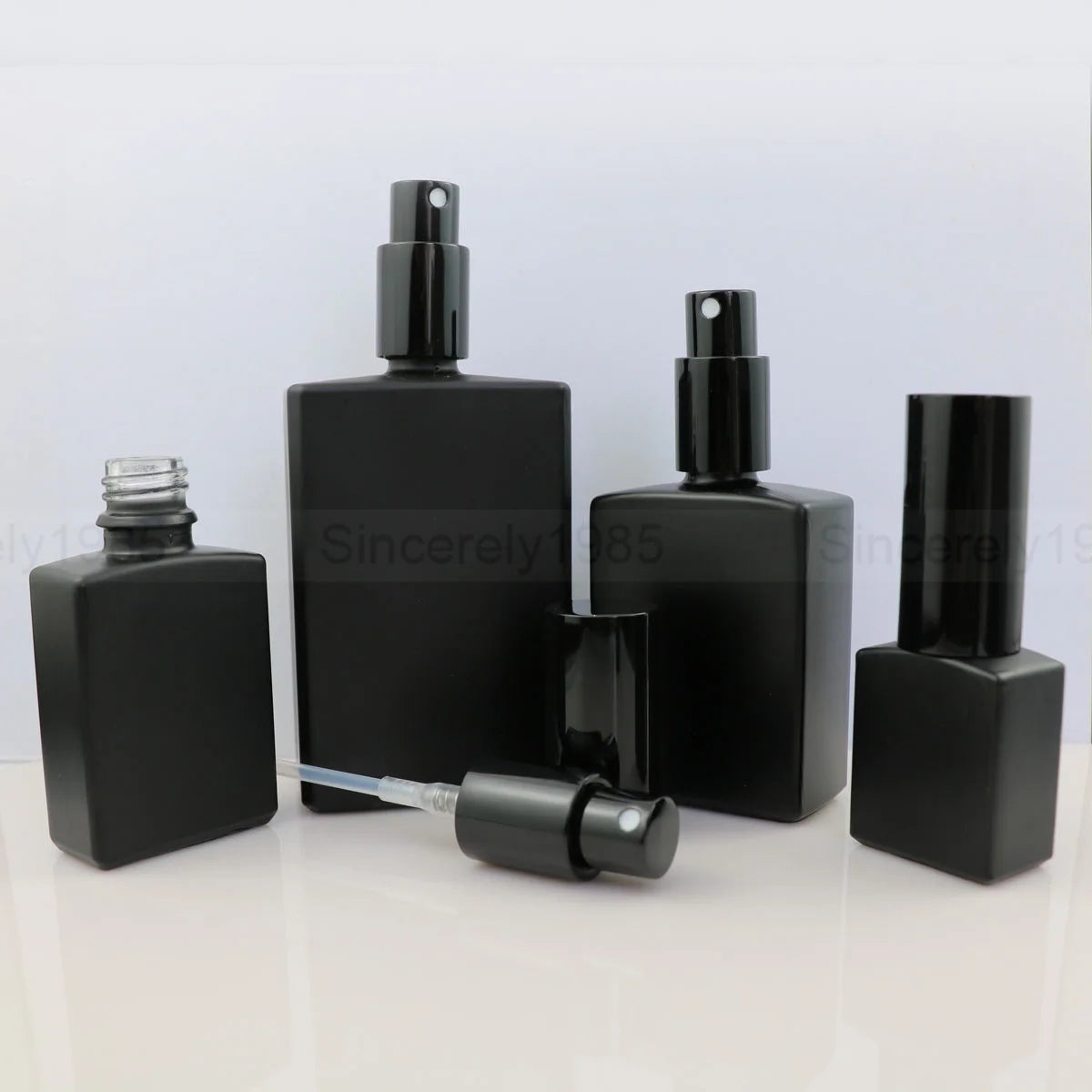 1X 3X Glass Perfume Spray Bottle 15ml 30ml 50ml 100ml Essential Oils Perfume Clear Frosted Black Bottle Atomizer Refillable Flat